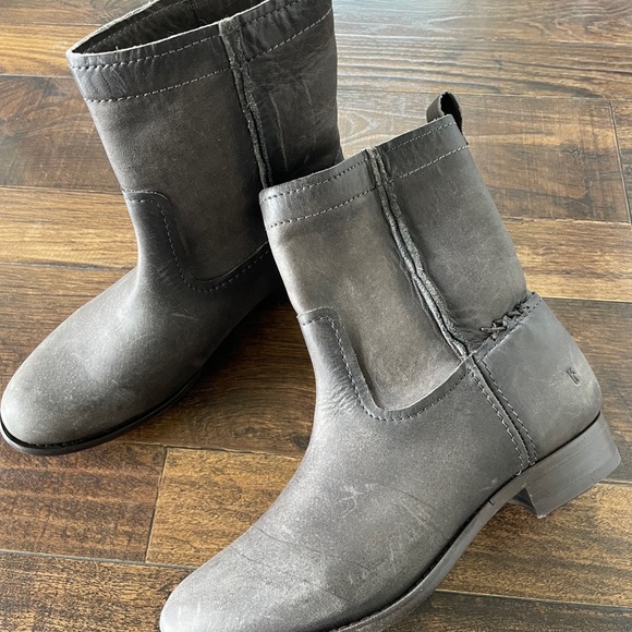 FRYE leather Cara Nubuck Short Boot Sz 8 Grey - Picture 2 of 11